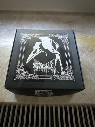 Black metal mustex pest - black,